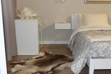 تختخواب و صبحانه Room 369