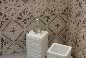 تختخواب و صبحانه Room 369