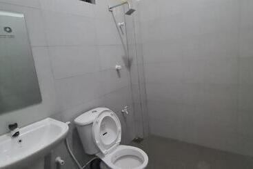Ceylon Lodge   Airport Transit Hostel