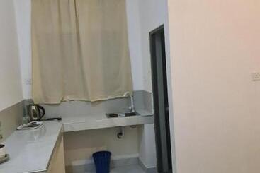 Ceylon Lodge Airport Transit Hostel