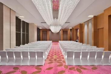 هتل Courtyard By Marriott Navi Mumbai