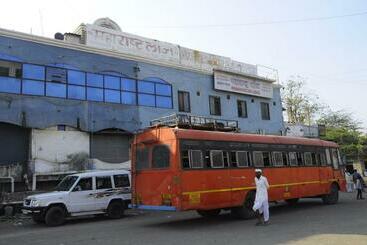 호텔 Maharashtra Lodge Near Latur Bus Stand