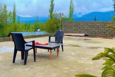 پانسیون Everest Guest House