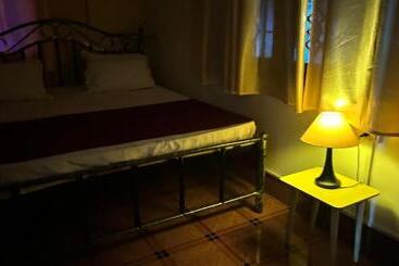 پانسیون Muffys Guest House