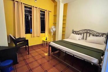 پانسیون Muffys Guest House