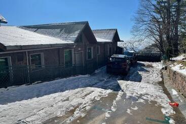 پانسیون White House Cottages