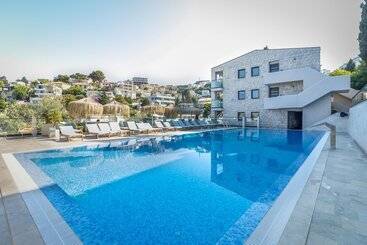 The New Hotel Mediteran Villa Edition