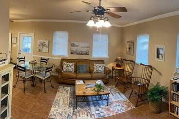 تختخواب و صبحانه Texas Star Cottage