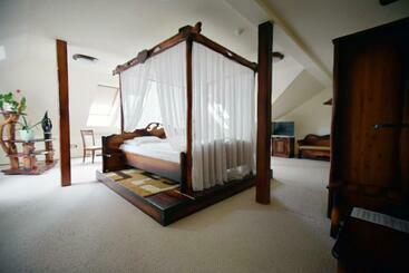 هتل Camelot Club