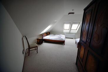 هتل Camelot Club