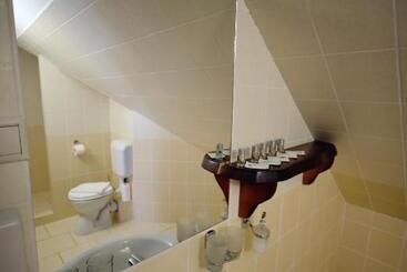 هتل Camelot Club