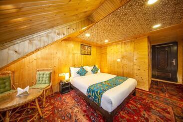 هتل Gulmarg Ski Hill Resort