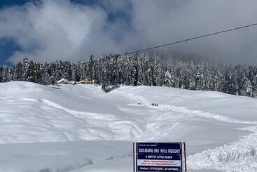 هتل Gulmarg Ski Hill Resort