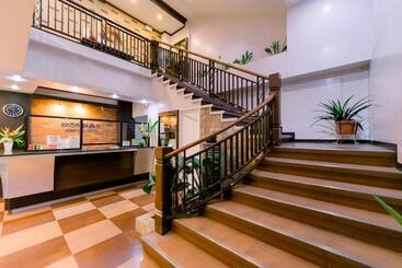 هتل Madonna Hometel And Suites