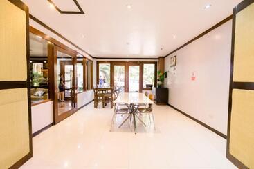هتل Madonna Hometel And Suites