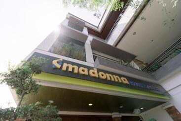 هتل Madonna Hometel And Suites