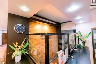 هتل Madonna Hometel And Suites