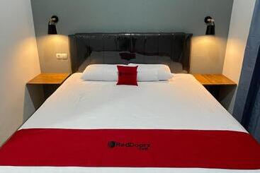 בית מלון כפרי Reddoorz Plus Near Alun Alun Kota Bora