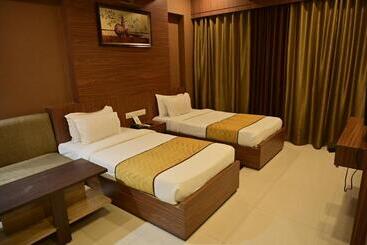 هتل Treebo Premium Mahal Inn