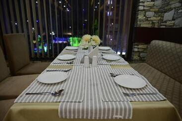 هتل Treebo Premium Mahal Inn