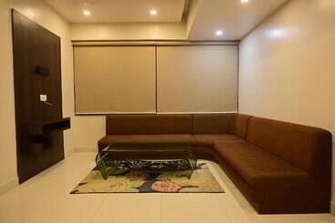 هتل Treebo Premium Mahal Inn