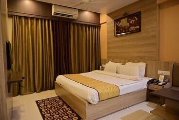 هتل Treebo Premium Mahal Inn
