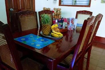 پانسیون Hostal Casa Belinda