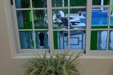 هاستل Pesheres Inn & Spa