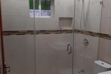 هاستل Pesheres Inn & Spa