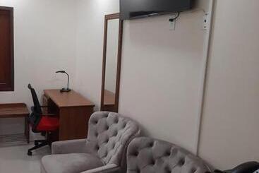 هاستل Pesheres Inn & Spa