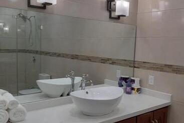 هاستل Pesheres Inn & Spa