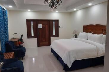 هاستل Pesheres Inn & Spa