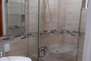 هاستل Pesheres Inn & Spa