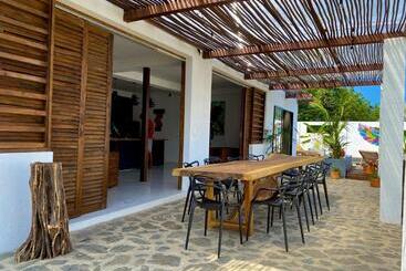 تختخواب و صبحانه Casa La Rayanna