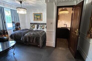 تختخواب و صبحانه Safari House   Wisła