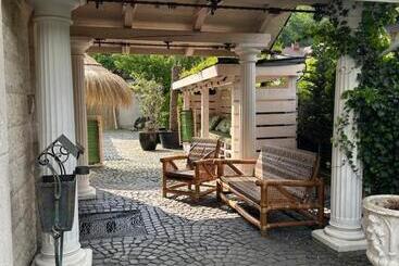 تختخواب و صبحانه Safari House   Wisła