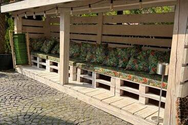 تختخواب و صبحانه Safari House   Wisła