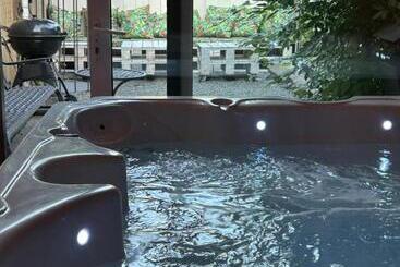 تختخواب و صبحانه Safari House   Wisła