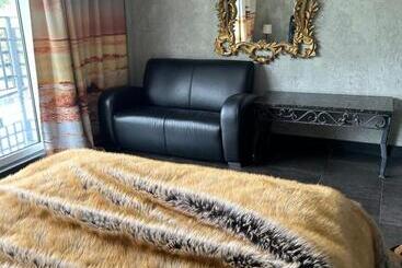 تختخواب و صبحانه Safari House   Wisła