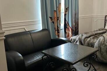 تختخواب و صبحانه Safari House   Wisła
