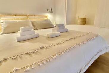 تختخواب و صبحانه Stella Marina Luxury