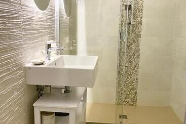 تختخواب و صبحانه Stella Marina Luxury