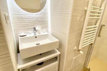تختخواب و صبحانه Stella Marina Luxury