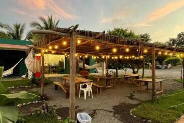 Hostel Flakos