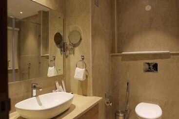 בית מלון כפרי Clarks Inn Express , Dehradun