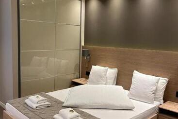 هتل Emilia Lux Rooms