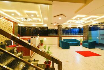 هتل Keerthis Royal Suites Kempegowda International Airport