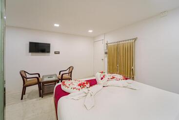 هتل Nathan Resort With Swimming Pool