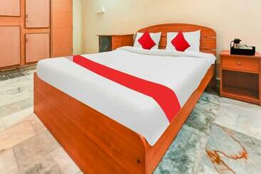هتل Oyo Flagship 80564 The Central Guest House