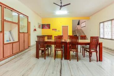 هتل Oyo Flagship 80564 The Central Guest House